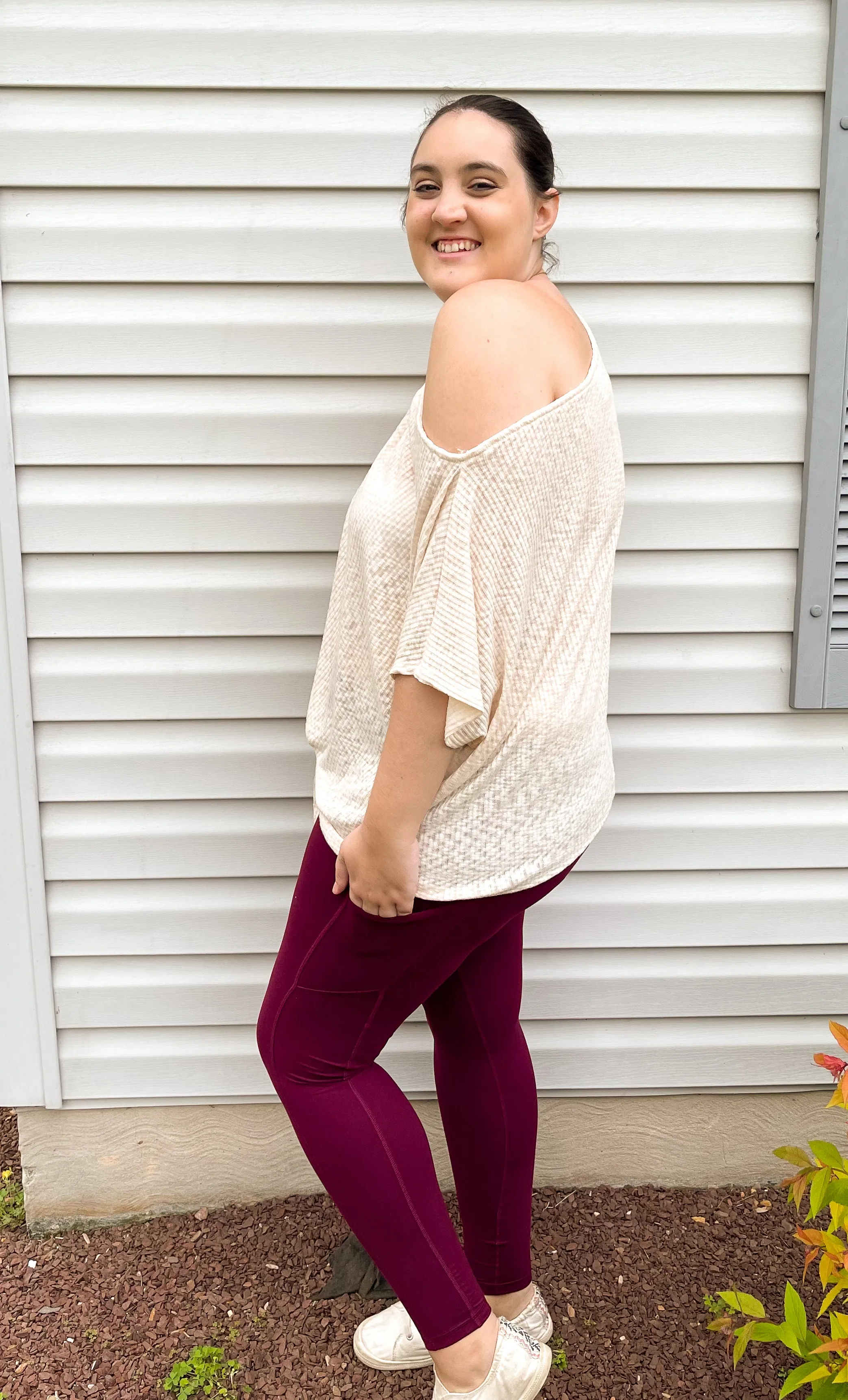 Buttery Soft Leggings With Pockets in Wine