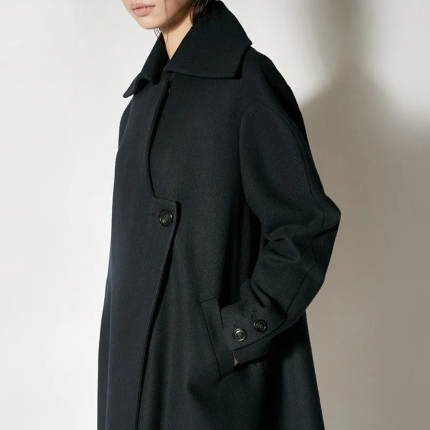 Dark navy structure signature avant-garde half coat