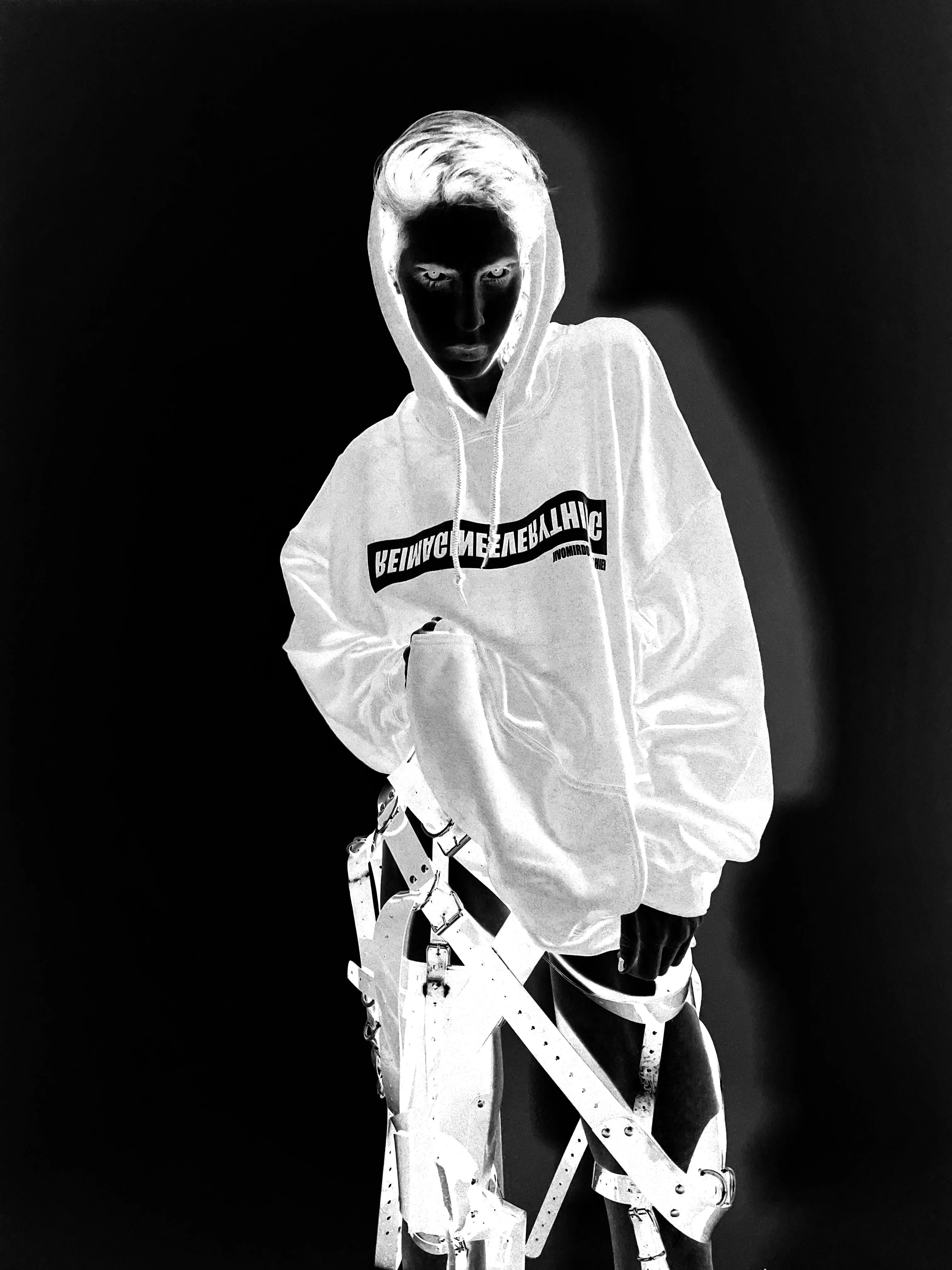 REIMAGINEEVERYTHING HOODIE WHITE