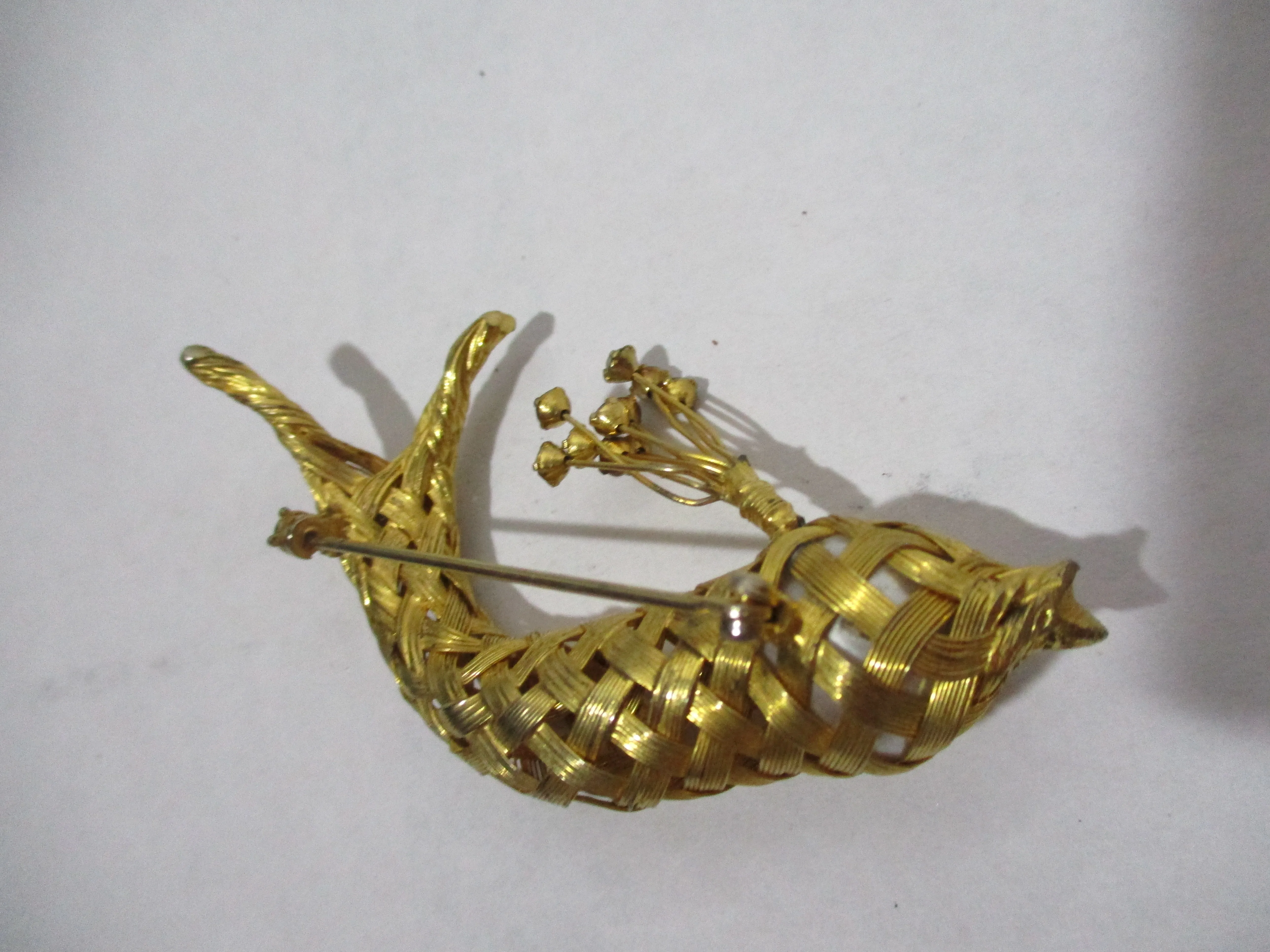 Vintage Woven Goldtone Fish PISCES Animal Rustic Pin Brooch Jewel Encrusted