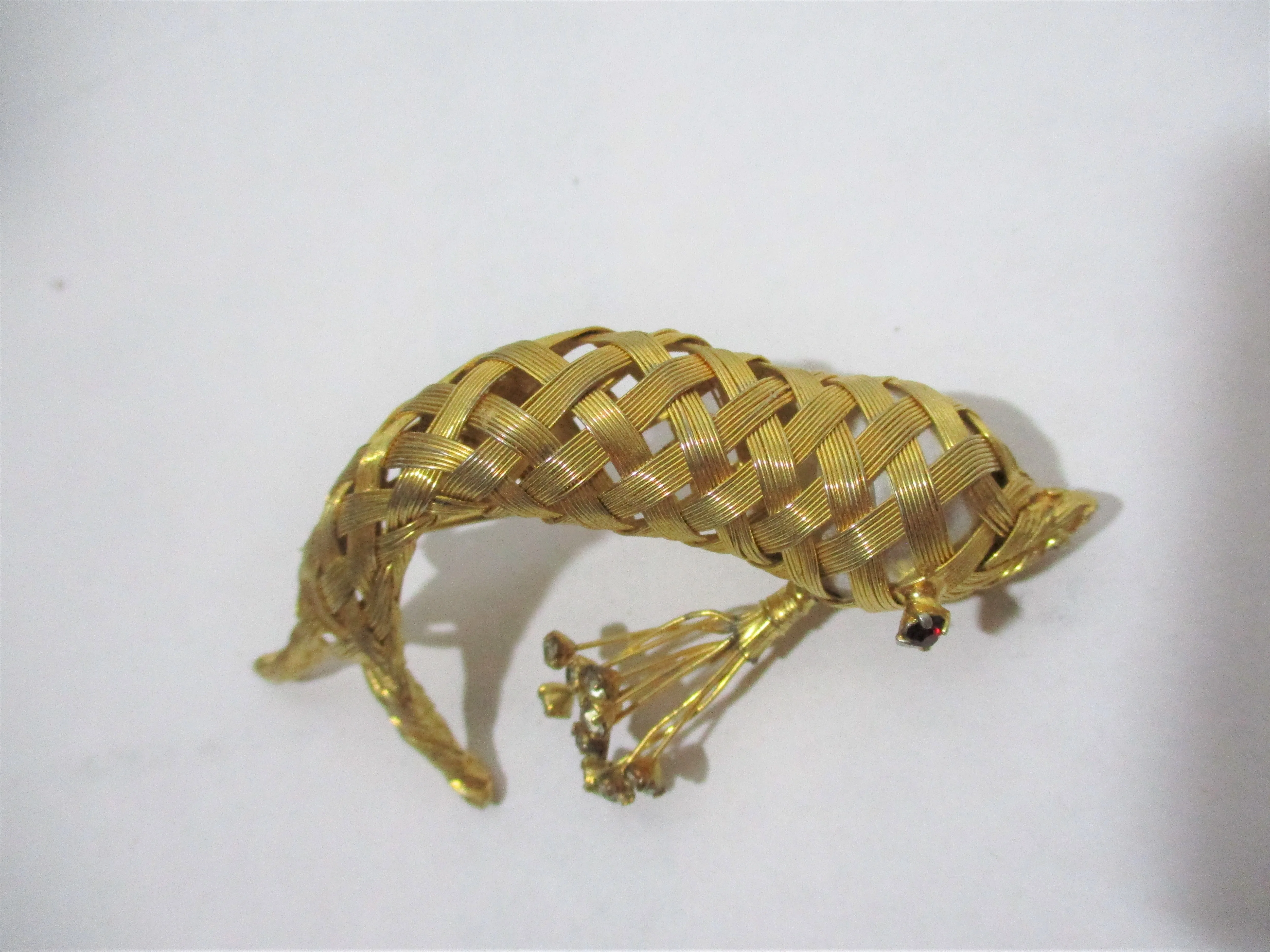 Vintage Woven Goldtone Fish PISCES Animal Rustic Pin Brooch Jewel Encrusted